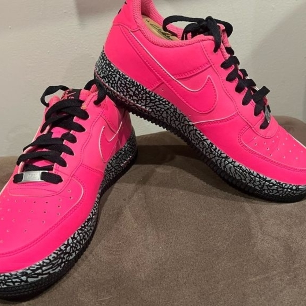 Nike Women's Bright Pink Sneakers with Black Accents